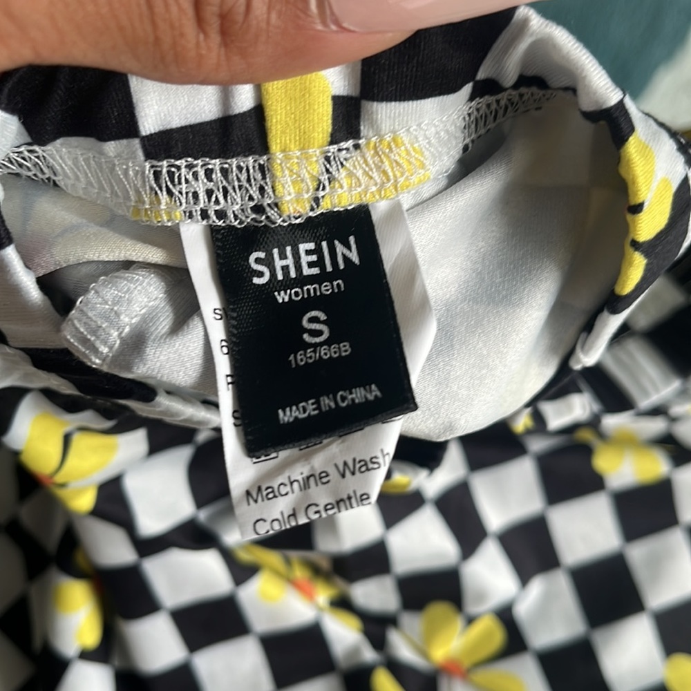 White and black checkered yellow daisy biker shorts never worn make offers 💛⭐️ - Picture 3 of 3